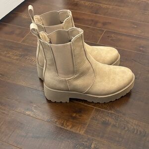 Tan Chelsea Boots for Women dirty laundry